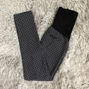 Motherhood Maternity black and white skinny ankle